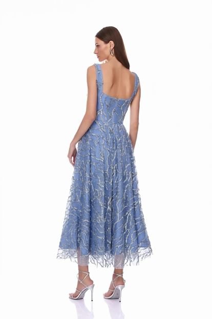 Robe de soirée bleue brodée